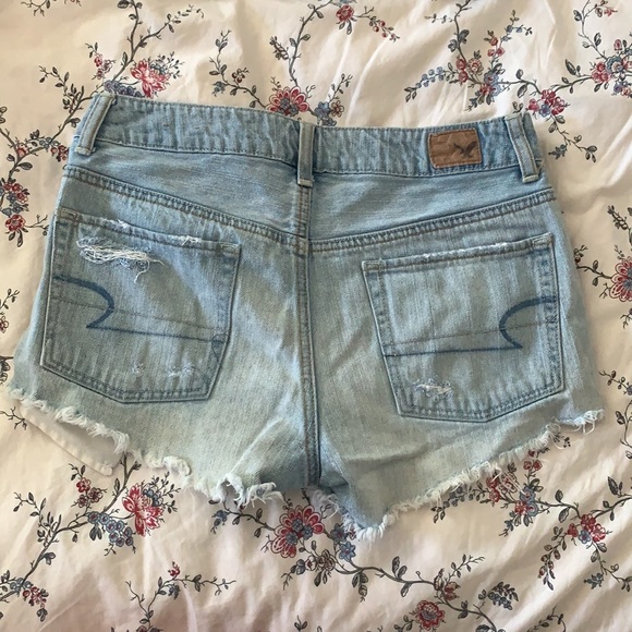 AE women’s 4 high rise festival pale Jean shorts - Picture 2 of 4